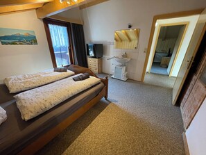 1 bedroom, bed sheets