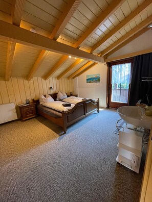 1 bedroom, bed sheets