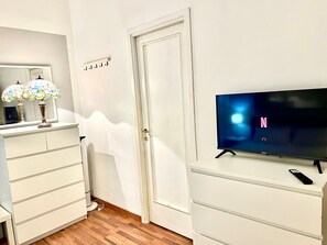 Interior - Lovely ART Wifi 2 Bedrooms Flat Next TO Metro Station Lodi (Roma)