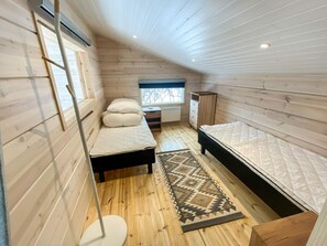 2 soveværelser, skrivebord, internetforbindelse