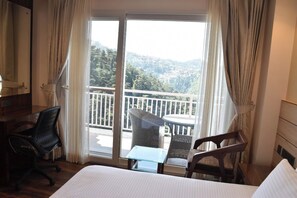 1 bedroom, bed sheets - THE CEDAR VILLA (Shimla)