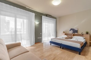 2 habitaciones, tabla de planchar con plancha, wifi y ropa de cama