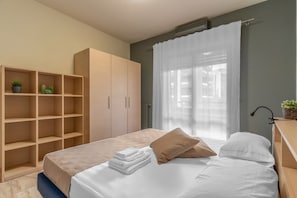 2 habitaciones, tabla de planchar con plancha, wifi y ropa de cama