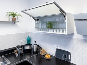 Appartement Deluxe | Cuisine privée | Réfrigérateur grande capacité avec congélateur, four à micro-ondes