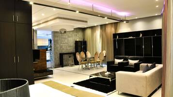 Family Studio Suite | Living area