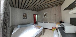 1 bedroom, free WiFi, bed sheets - Gîte de la Tour, à 10 Minutes du Pont du Gard, Idéal Pour Couple (Montfrin)