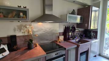 Micro-ondes, four, plaque de cuisson, lave-vaisselle