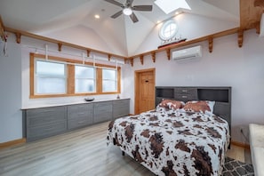 2 bedrooms, desk, iron/ironing board, WiFi - Family Townhouse, Rooftop Jacuzzi, Walk to Beach (Ocean City)