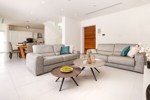 TV - Villa Sunrise Glory - 150m from Trinity Beach (Protaras)