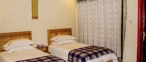 6 bedrooms, WiFi, bed sheets