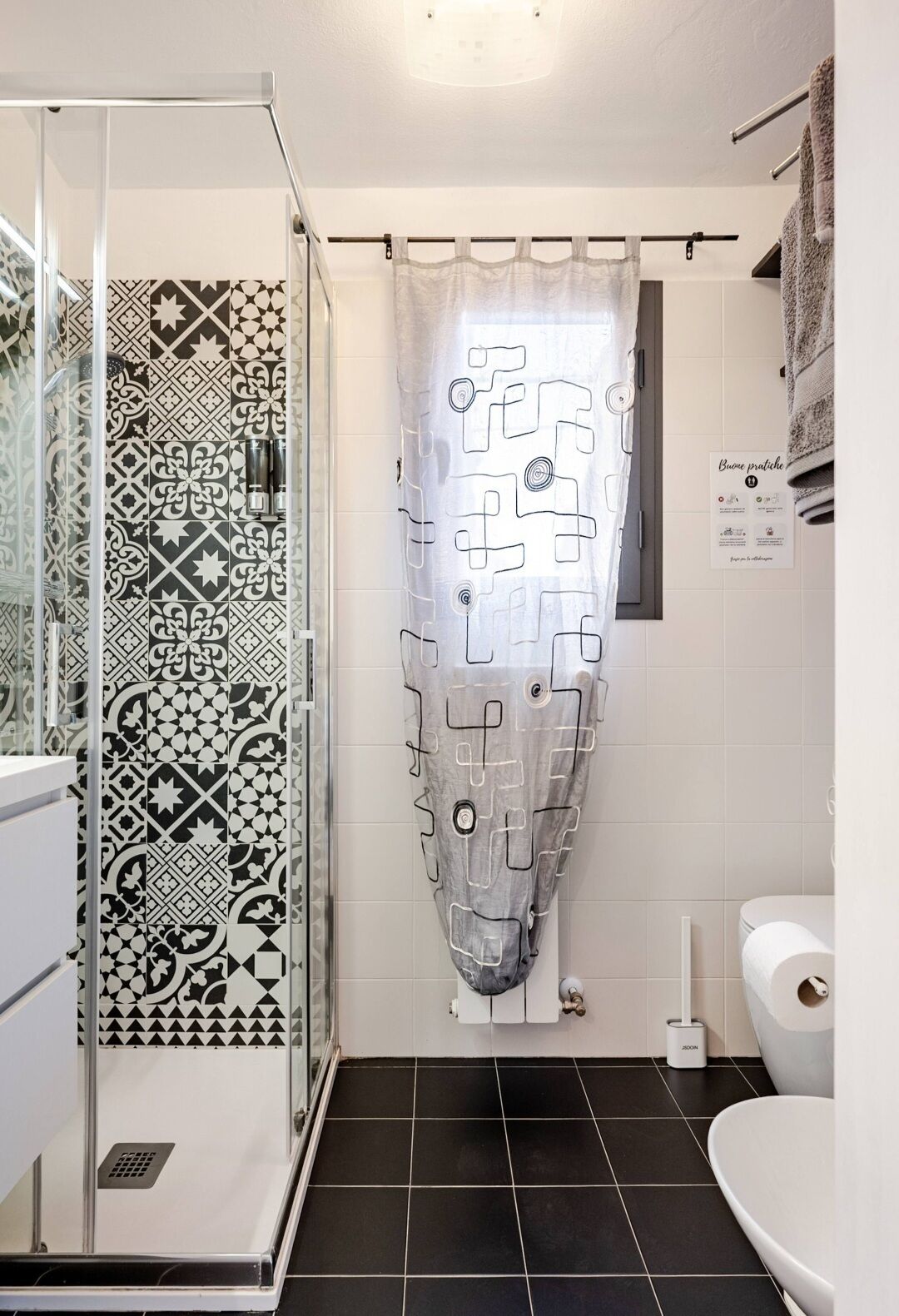 Shower, hair dryer, bidet, towels