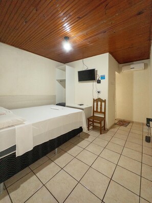 Basic Double Room, 1 Double Bed, Non Smoking | Free WiFi - Plaza Hotel Jataí (Jatai)