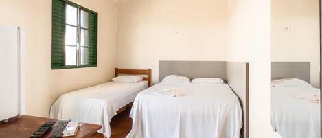 Eenvoudige driepersoonskamer, niet-roken | Gratis wifi