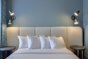 5 quartos, ferros/tábuas de passar roupa, berço de viagem