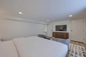 5 bedrooms, iron/ironing board, travel crib, WiFi (free)