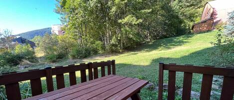 تناول الطعام بالخارج