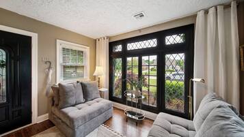 Smart TV, fireplace, stereo, offices