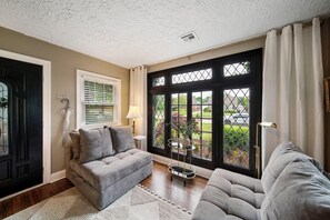 Smart TV, fireplace, stereo, offices