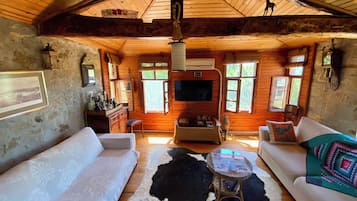 Quarto casal tradicional, vista parcial para o mar | Wi-Fi de cortesia