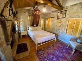 Traditional Tek Büyük Yataklı Oda, Kısmi Deniz Manzaralı | Ücretsiz kablosuz İnternet 