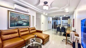 TV, offices - Valley 40 - 2 bedrooms 2 bathrooms Private Villa near Phuket Town (Tambon Kathu)