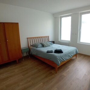 3 bedrooms, iron/ironing board, WiFi, bed sheets - Spacieux Appartement Idéalement Situé. Animaux de Compagnie Acceptés ! (Cherbourg-en-Cotentin)