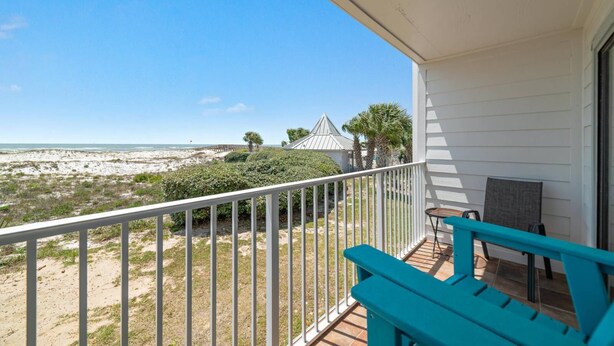 A balcony with a view of the beach and ocean. - Flash Sale. Direct Gulf Front 1/1 Sleeps 6 (Gulf Shores)