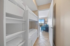 1 室のベッドルーム、WiFi (無料)、ベッドシーツ