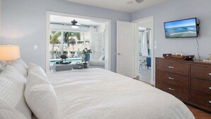 Room - Waterfront 3BR/2BA Marco Island home with heated pool, WiFi, and kitchen. (Marco Island)