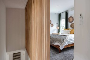 1 bedroom, desk, iron/ironing board, WiFi