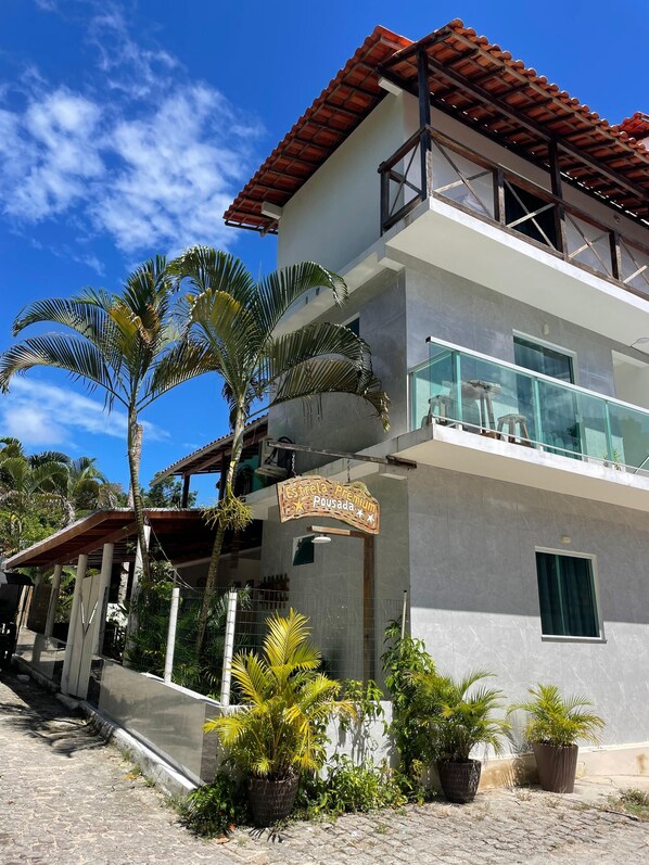 Fachada de la propiedad