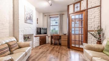 TV, fireplace, offices