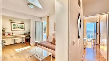 Standard Apartment, Sea View | Living area