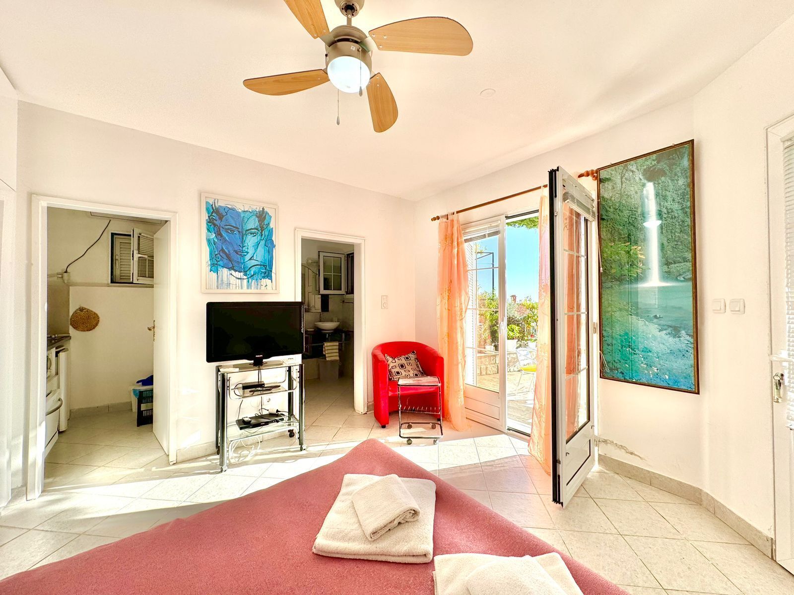 Basic Studio, Sea View | Premium bedding, desk, soundproofing, free WiFi