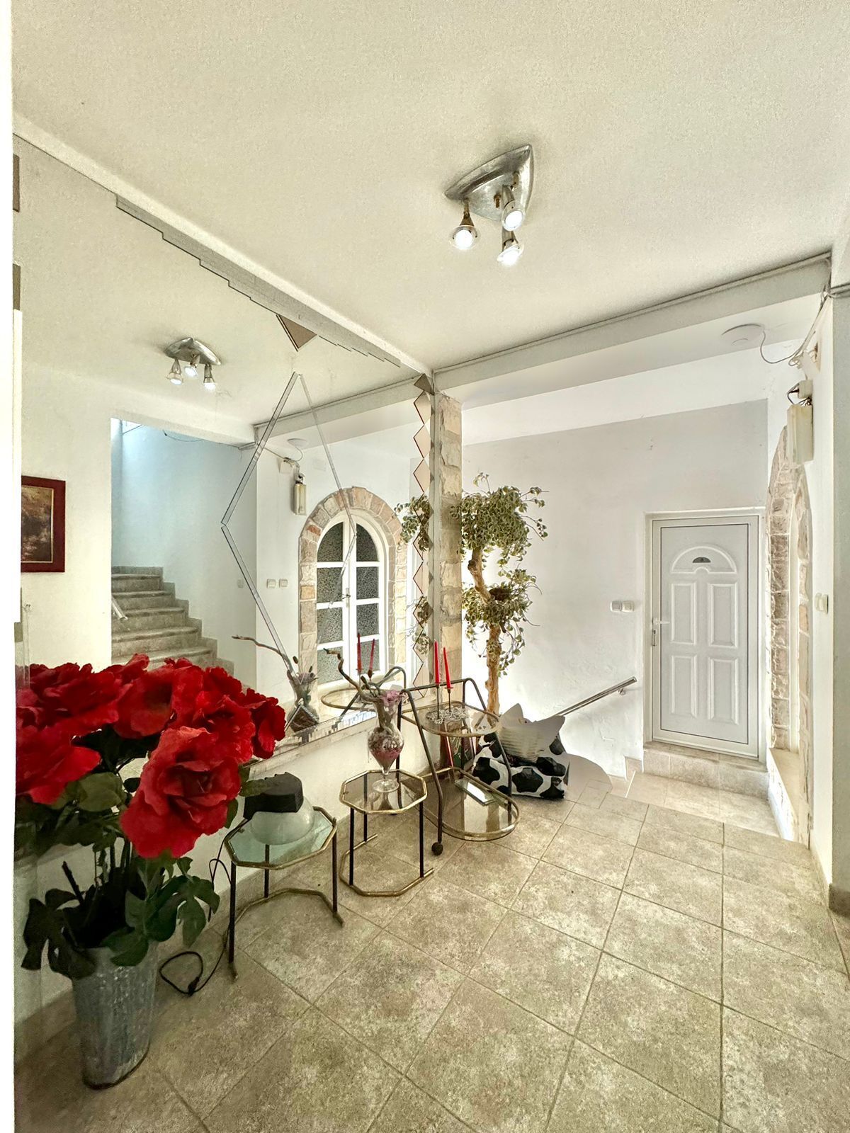 Pintu masuk interior
