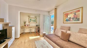 Standard Apartment, Sea View | Living area | 32-inch LCD TV with cable channels