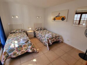 2 chambres, fer et planche à repasser, Wi-Fi, draps fournis