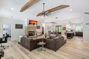 Télévision, cheminée