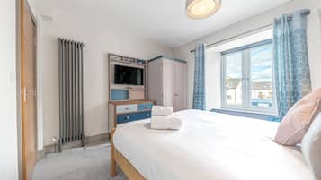 2 bedrooms, iron/ironing board, free WiFi, bed sheets