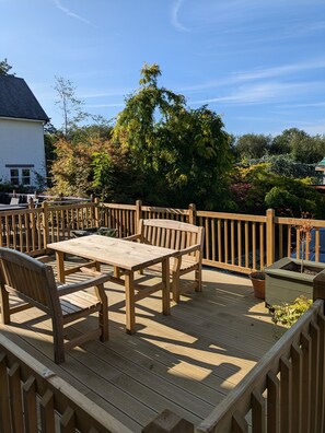 Outdoor dining - Fell View - sleeps 4 guests  in 2 bedrooms (Portinscale)