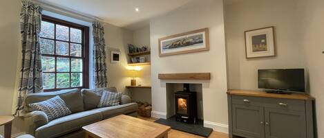 Smart-TV, bøker og kontorer