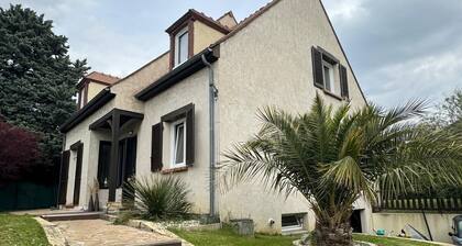 Grande maison 10 personnes 5 mn Ă pied des transports