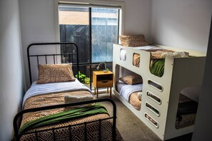 4 bedrooms, iron/ironing board, free WiFi, bed sheets