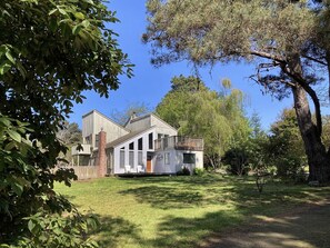 Exterior - Grey Whale so close to so many beaches, hikes and more!! (Fort Bragg)