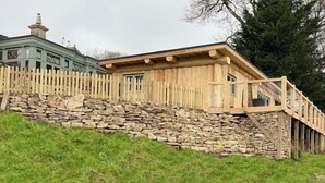 Exterior - Luxury Hand Built Cedar Cabin in Oakhill (Radstock)