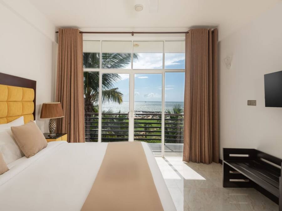 Rom – deluxe, 1 dobbeltseng, ikke-røyk, sjøutsikt | 1 soverom, strykejern/-brett og wi-fi (inkludert)