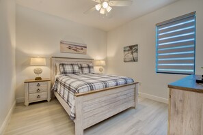 3 bedrooms, desk, iron/ironing board, travel cot