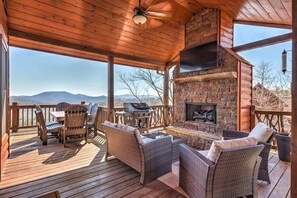Outdoor dining - Cabin Unwined | (Morganton)