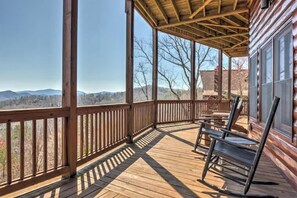 Terrace/patio - Cabin Unwined | (Morganton)