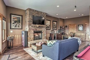 TV, fireplace - Cabin Unwined | (Morganton)